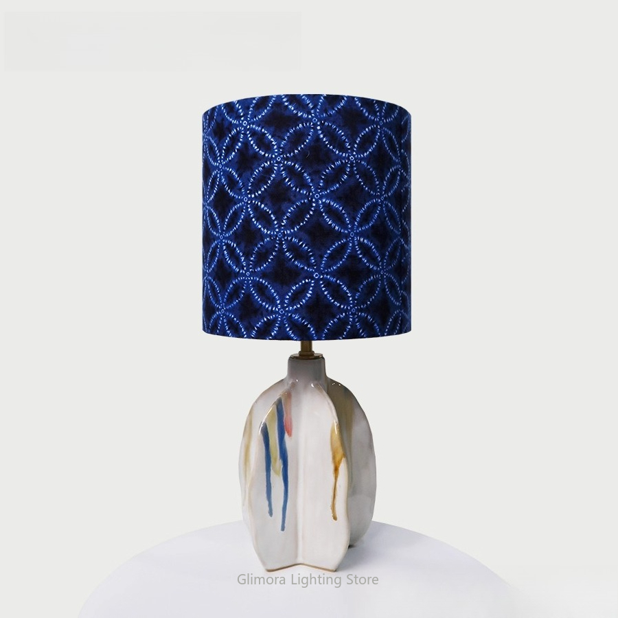 Home Textiles Importers In Usa - Liberty Stoff-Tischlampe: Importiertes Textil mit Mid-Century-Design,